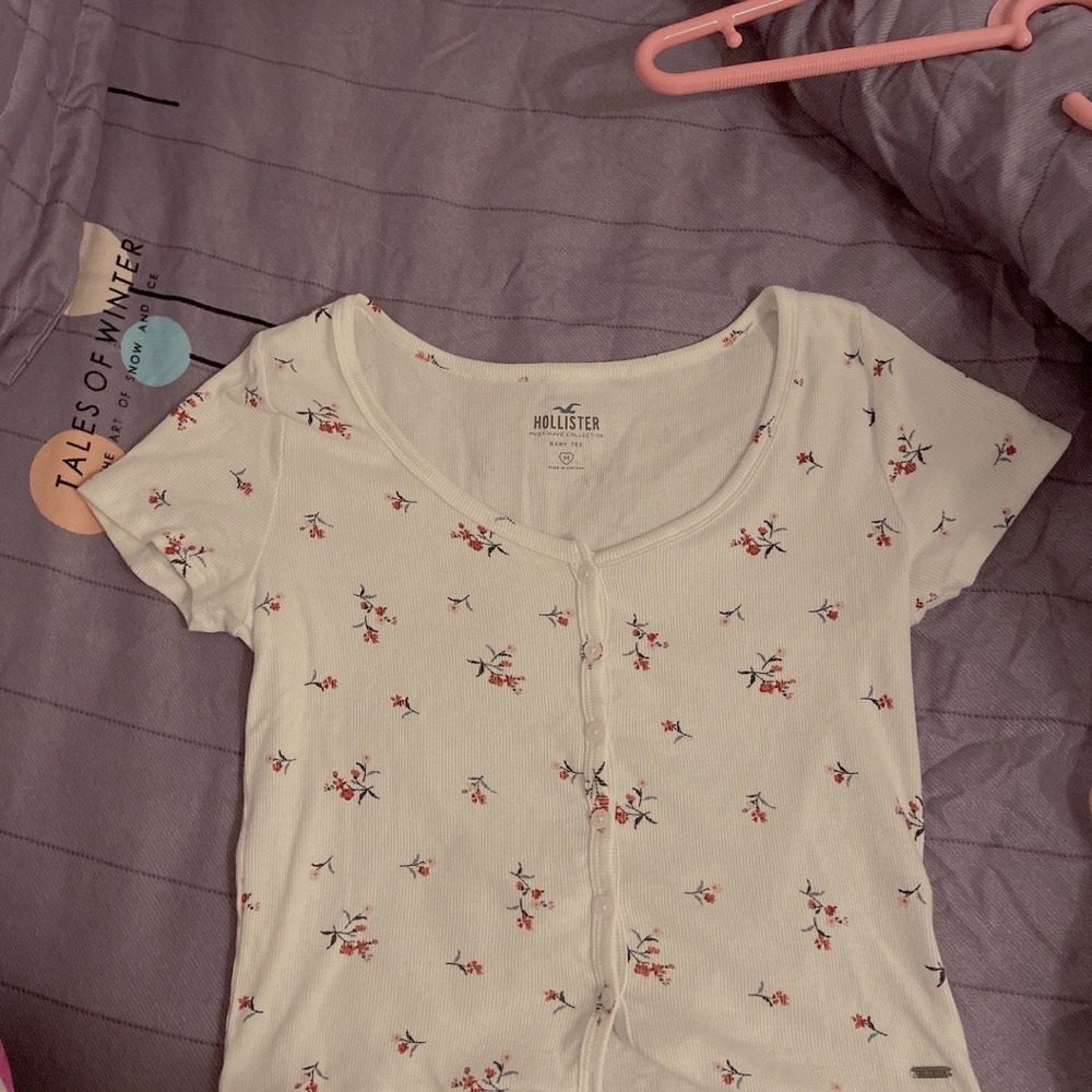 Baby floral tee.